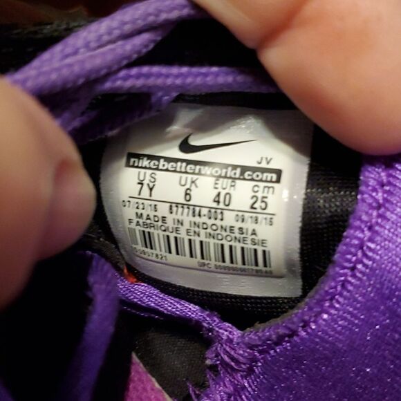 Nike Roshe One Print GS 677784-003 Black White Multi color Hyper Violet Volt Red - Picture 8 of 8